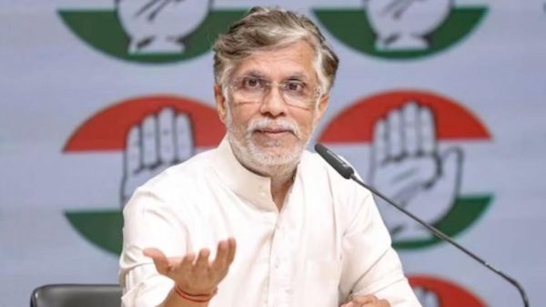 रायपुर में कांग्रेस का केंद्र पर प्रहार, पवन खेड़ा ने विदेश नीति और महंगाई पर घेरा