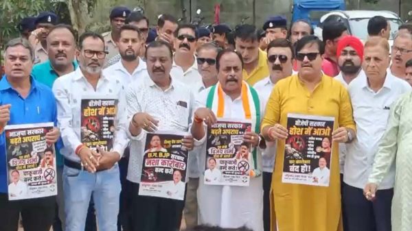 रायपुर में बिगड़ती कानून-व्यवस्था पर कांग्रेस का हमला, डीडी नगर थाने का किया घेराव