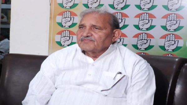 BJP ने जारी किया &lsquo;जातिवाद की चाय&rsquo; वाला पोस्टर, धनेंद्र साहू बोले- कांग्रेस की बढ़ती लोकप्रियता से घबराई भाजपा