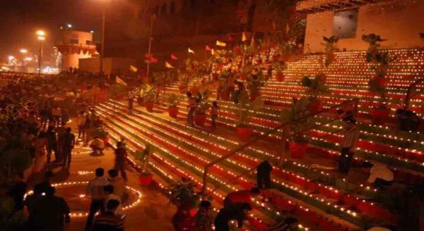 कार्तिक पूर्णिमा और देव दीपावली 2025: 5 नवंबर को मनाया जाएगा देवताओं का पर्व, जानें शुभ मुहूर्त और पौराणिक महत्व