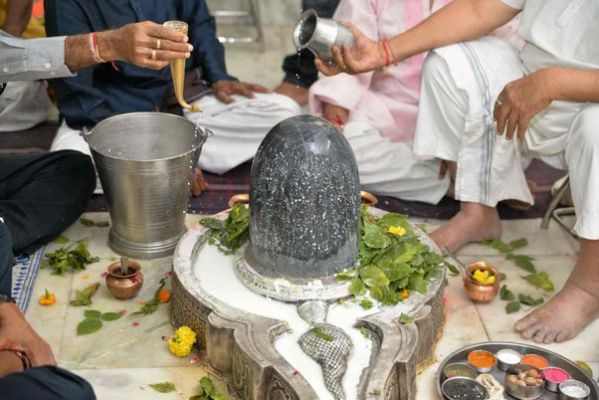 रुद्राभिषेक के लिए ये हैं सबसे शुभ तिथियां, जानें कब मिलेगा महादेव का विशेष आशीर्वाद