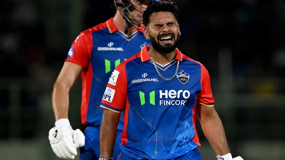 दिल्ली कैपिटल्स के कप्तान ऋषभ पंत पर लगा एक मैच का बैन, RCB के खिलाफ ये खिलाड़ी संभालेगा टीम की कमान