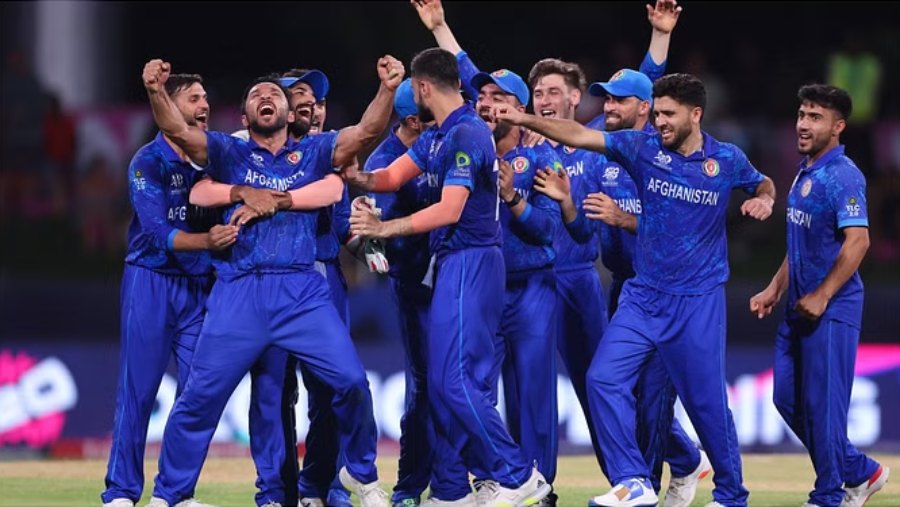 अफगानिस्तान ने ऑस्ट्रेलिया को हराकर किया बड़ा उलटफेर, सेमीफाइनल की दौड़ में आगे