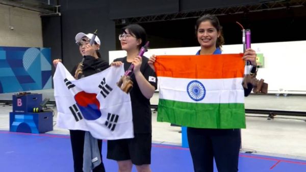 भारत के खाते में आया पहला मेडल, शूटर मनु भाकर ने लहराया तिरंगा