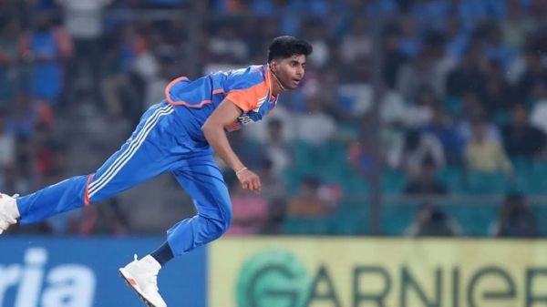 मयंक यादव ने अपने डेब्यू मैच में ही रच दिया इतिहास, ऐसा कारनामा करने वाले बने तीसरे भारतीय