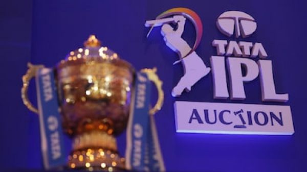 इस खतरनाक खिलाड़ी पर नजर गड़ाए बैठी हैं CSK समेत 4 टीमें