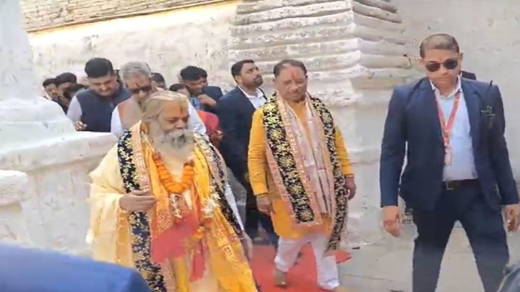 मुख्यमंत्री विष्णुदेव साय पहुंचे शिवरीनारायण, माता शबरी के किए दर्शन