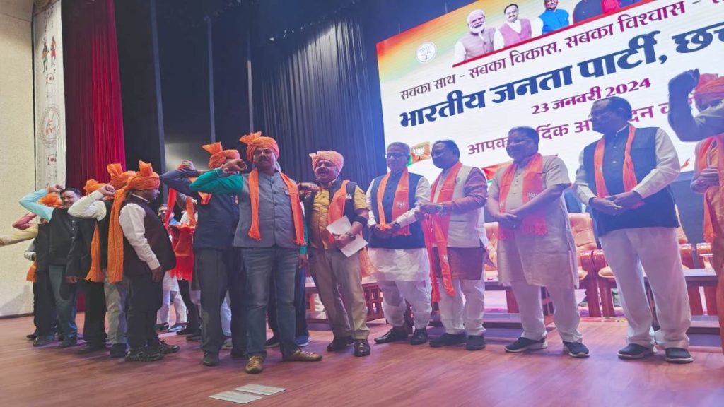 AAP के पूर्व प्रदेश उपाध्यक्ष समेत कई पदाधिकारियों ने बीजेपी में किया प्रवेश