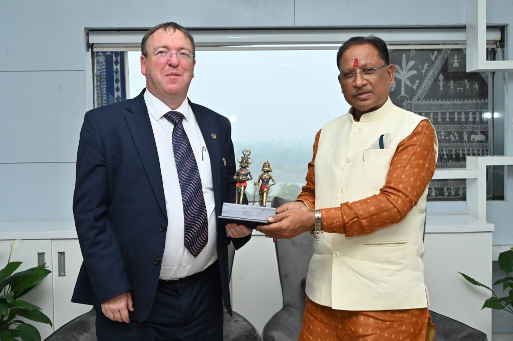 CM विष्णुदेव साय से पूर्व और पूर्वोत्तर भारत के ब्रिटिश डिप्टी हाई कमिश्नर डॉ. फ्लेमिंग ने की सौजन्य मुलाकात