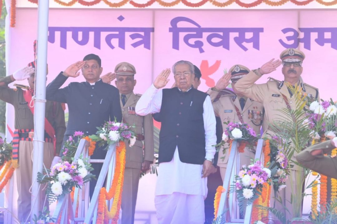 राज्यपाल विश्वभूषण हरिचंदन ने गणतंत्र दिवस पर रायपुर पुलिस परेड ग्राउंड में किया ध्वजारोहण