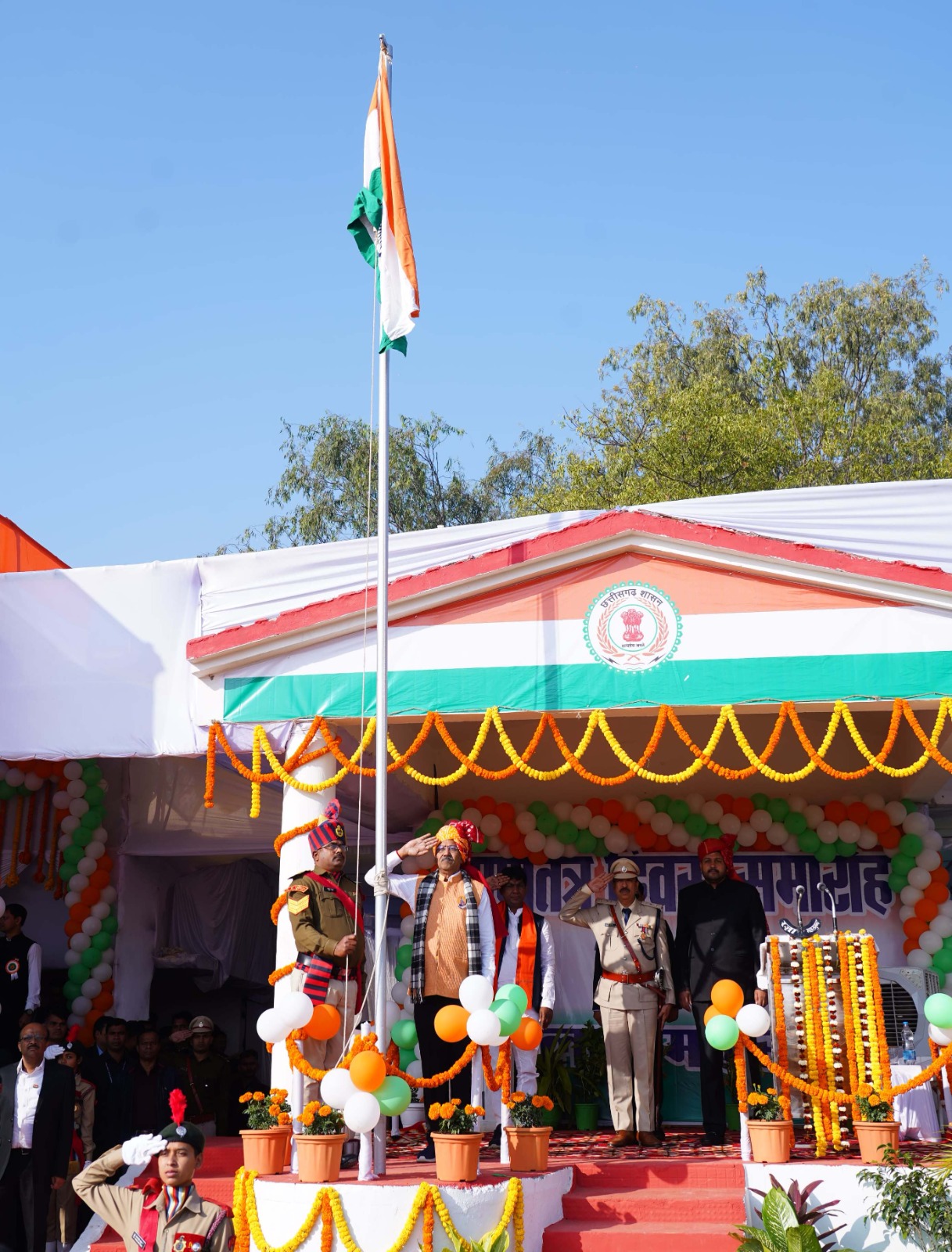 बृजमोहन अग्रवाल ने महासमुंद में किया ध्वजारोहण