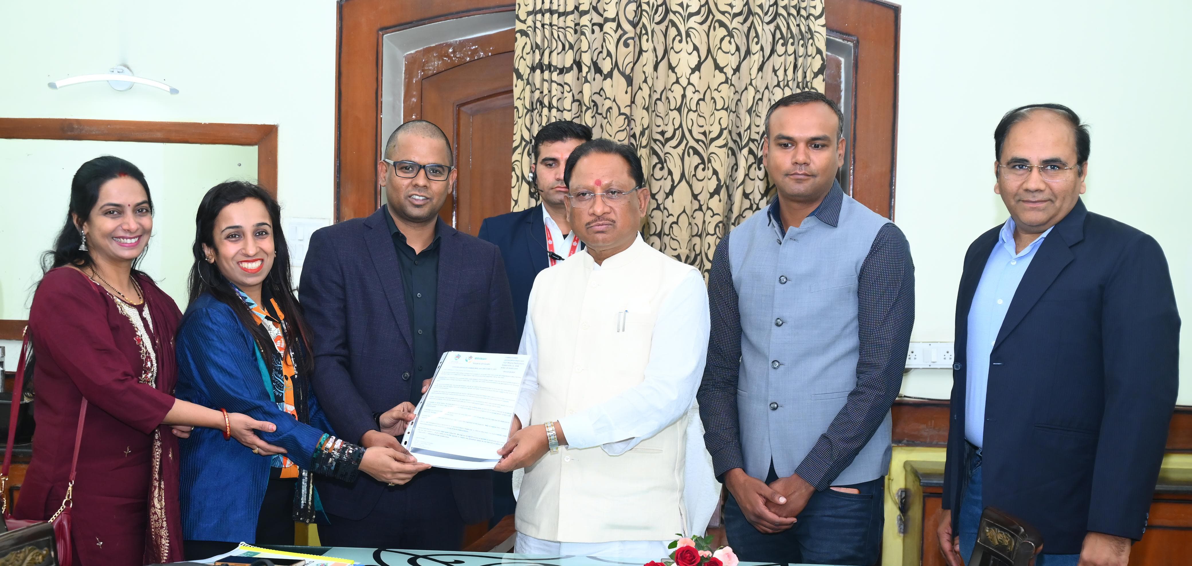 CM विष्णु देव साय से नाचा के सदस्यों ने की मुलाकात