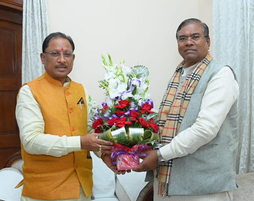 मुख्यमंत्री विष्णुदेव साय से केन्द्रीय मंत्री फग्गन सिंह कुलस्ते ने की सौजन्य मुलाकात