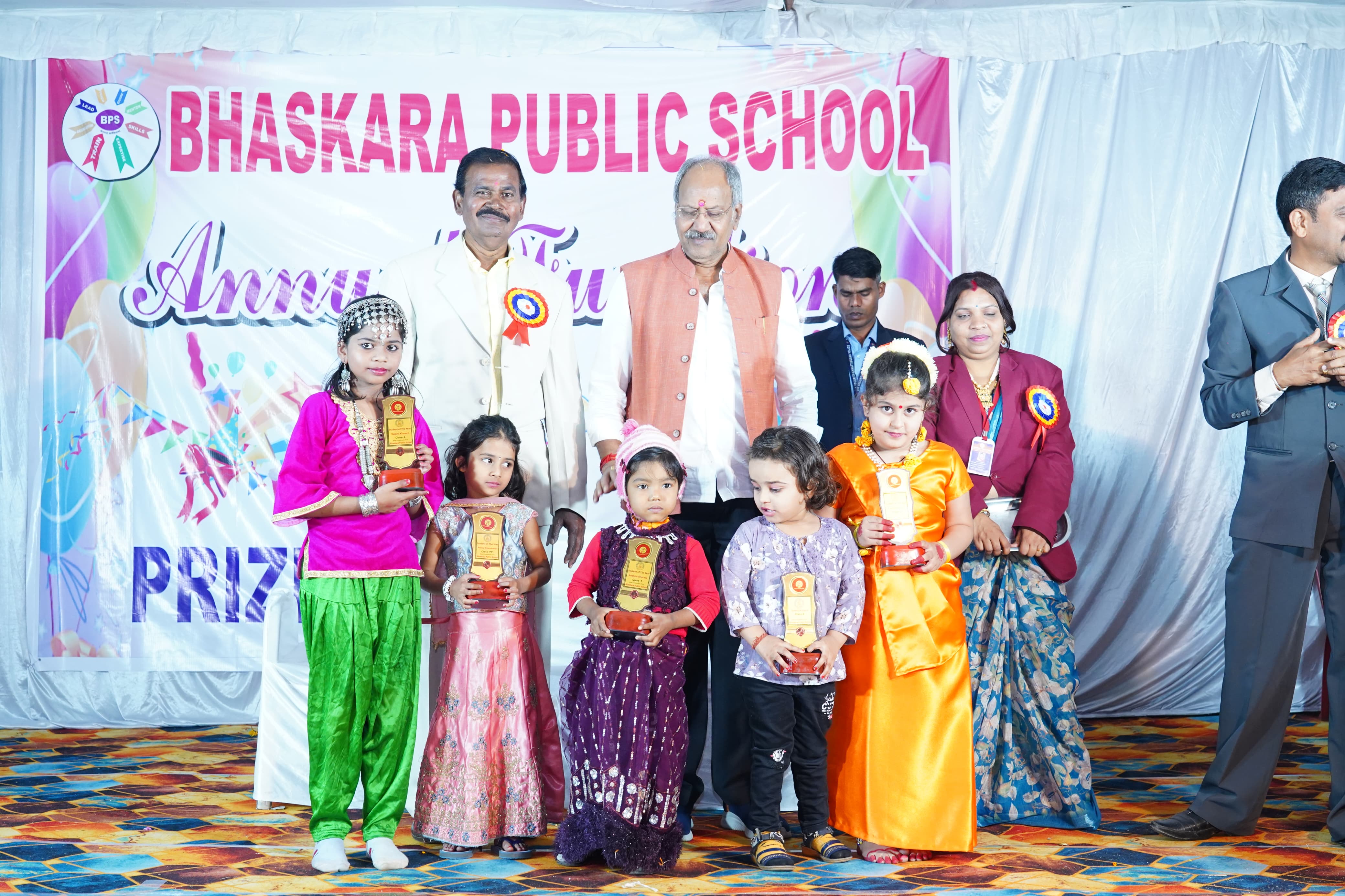 स्कूली शिक्षा मंत्री बृजमोहन स्कूलों के वार्षिकोत्सव में हुए शामिल