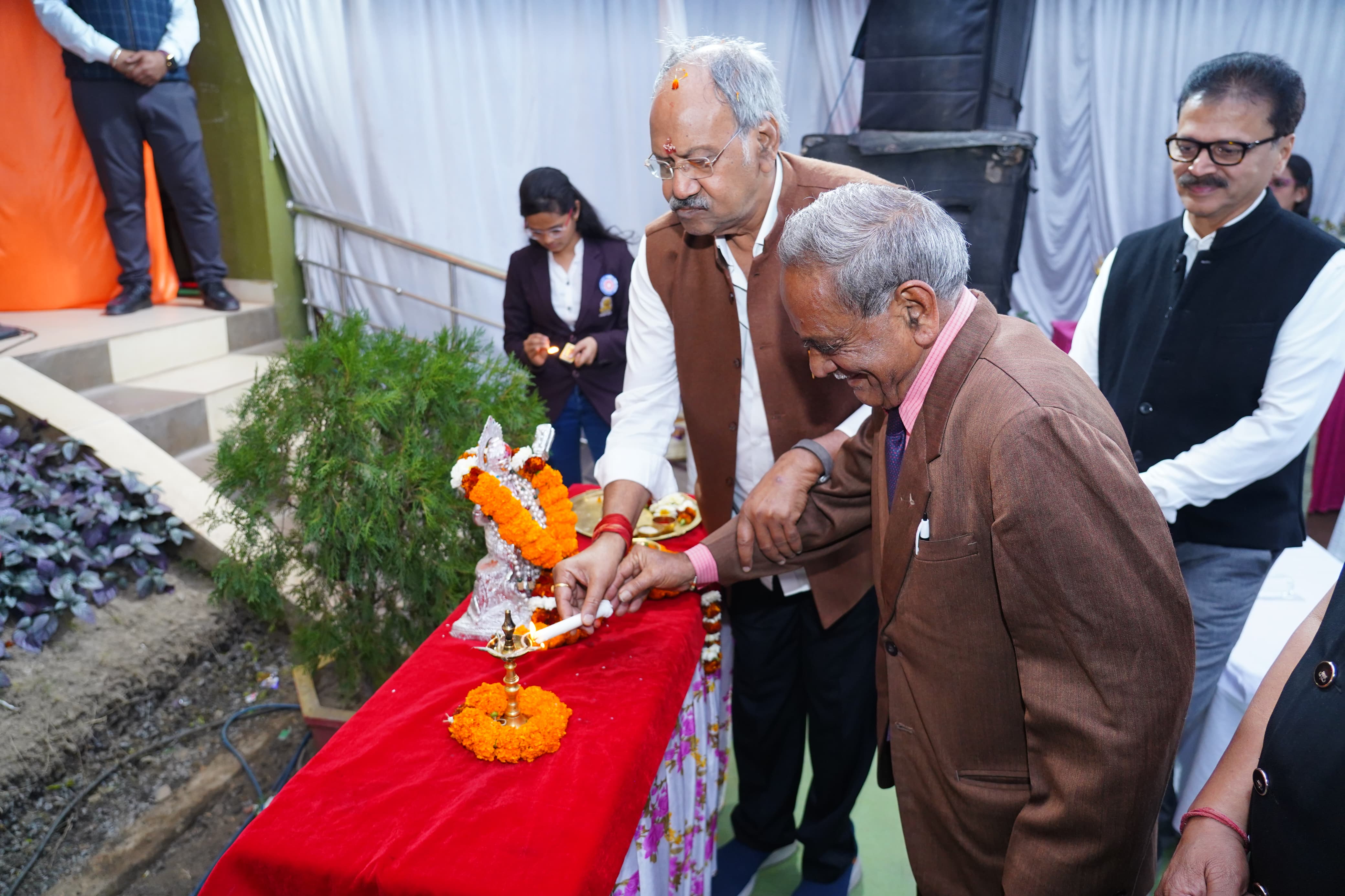 माता-पिता की उम्मीदों पर खरा उतरना हर बच्चे का कर्तव्य होता है:  शिक्षा मंत्री बृजमोहन अग्रवाल
