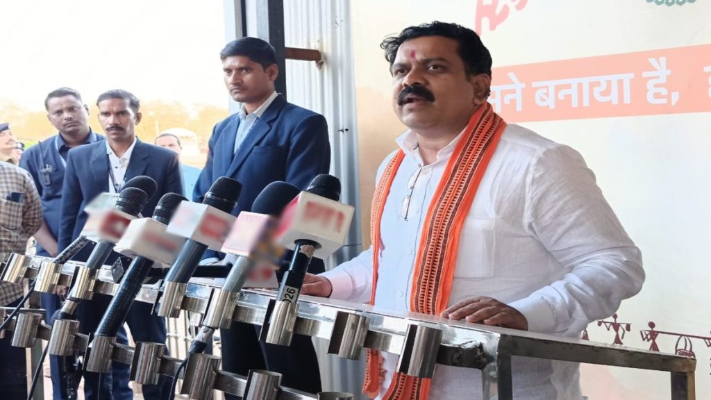 सिलगेर दौरे से वापस लौटे उपमुख्यमंत्री विजय शर्मा, कहा- 