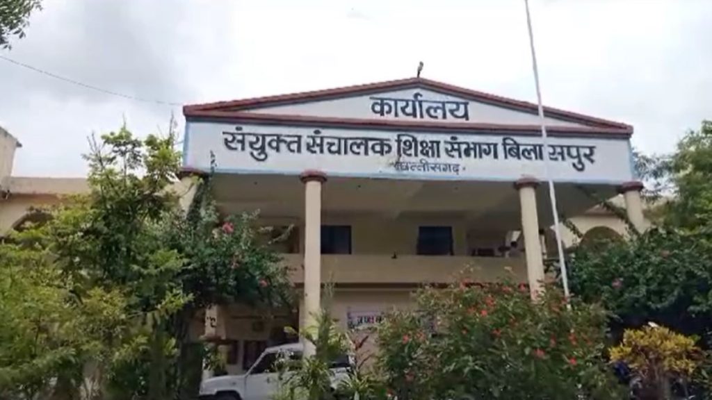 विधानसभा में लगे प्रश्न के लिए समय पर जानकारी नहीं दे पाए अधिकारी, चार डीईओ को शिक्षा विभाग ने थमाया नोटिस