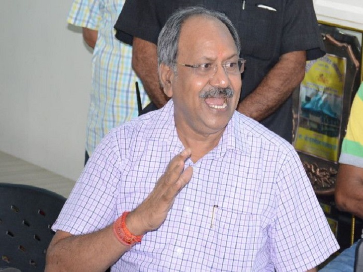  कांग्रेस सरकार के दौरान बिना निविदा के करोड़ों की खरीदी,4 जिला शिक्षा अधिकारीयों को शिक्षा मंत्री बृजमोहन अग्रवाल ने किया निलंबित 