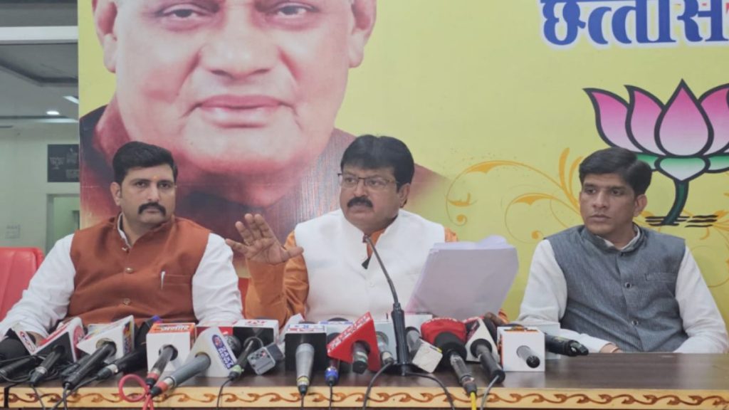 भाजपा नेता ने कांग्रेस पर साधा निशाना : कहा- यूपीए ने न केवल अर्थव्यवस्था को नुकसान पहुंचाया, बल्कि देश को लूटा भी