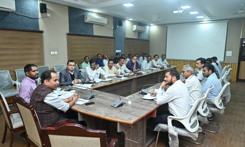 कलेक्टर डॉ. गौरव कुमार सिंह ने रायपुर स्मार्ट सिटी प्रोजेक्ट्स की समीक्षा की