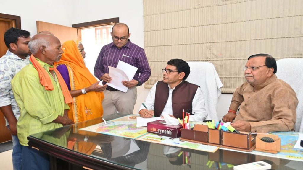 बीजेपी सहयोग केंद्र : अतिक्रमण और अवैध कॉलोनी हटाने की मांग, राजस्व मंत्री बोले- जल्द होगा मामले का निराकरण