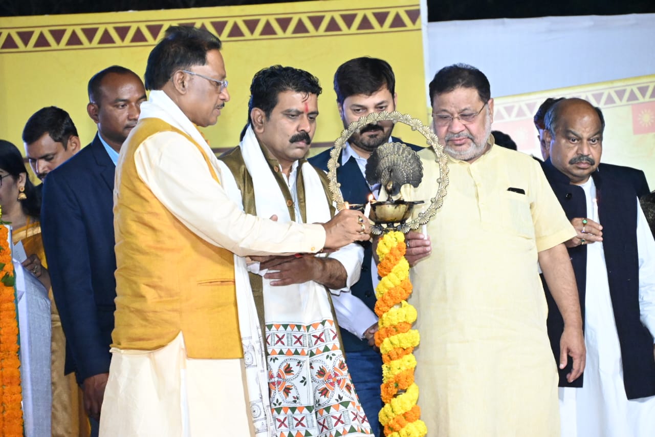 क्षेत्रीय सरस मेला में शामिल हुए मुख्यमंत्री विष्णुदेव साय एवं उपमुख्यमंत्री विजय शर्मा