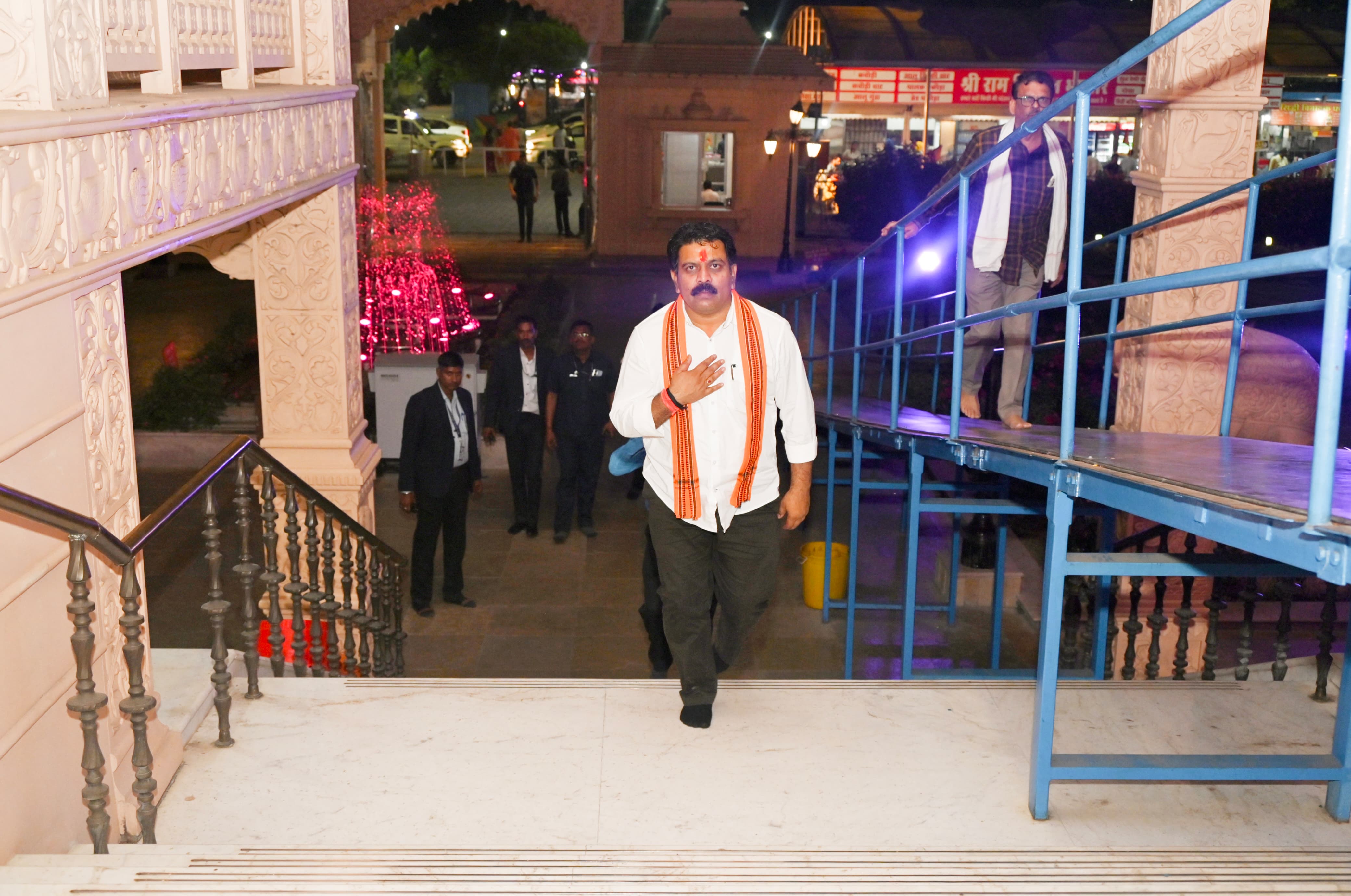 उपमुख्यमंत्री विजय शर्मा पहुंचे राम मंदिर, भगवान श्रीराम के किए दर्शन, प्रदेश की खुशहाली का मांगा आशीर्वाद