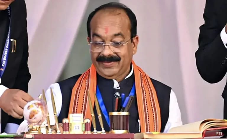 गुणवत्ताहीन निर्माण पर उप मुख्यमंत्री अरुण साव सख्त, लोक निर्माण विभाग के दो अधिकारी निलंबित, दो को कारण बताओ नोटिस