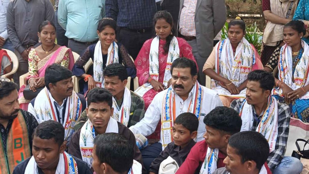 विकास की झलक देखने रायपुर पहुंचे नक्सल प्रभावित क्षेत्र के आदिवासी युवा