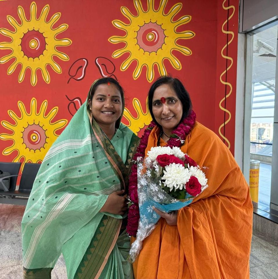 छत्तीसगढ़ पहुंची साध्वी ऋतंभरा, मंत्री लक्ष्मी राजवाड़े ने पुष्पवर्षा कर किया अभिनन्दन.