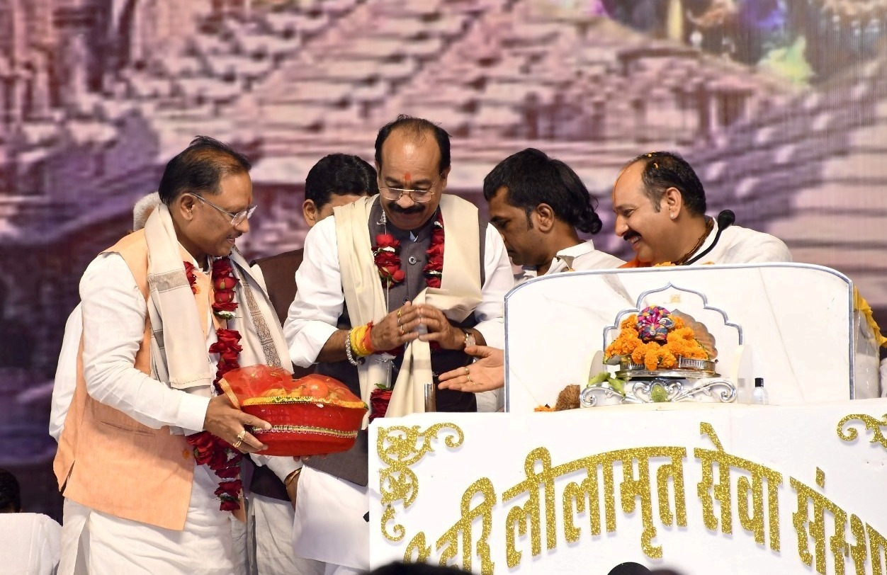 108 महाकुण्डीय यज्ञ, श्री शिव महापुराण एवं संत सम्मेलन में शामिल हुए मुख्यमंत्री विष्णुदेव साय