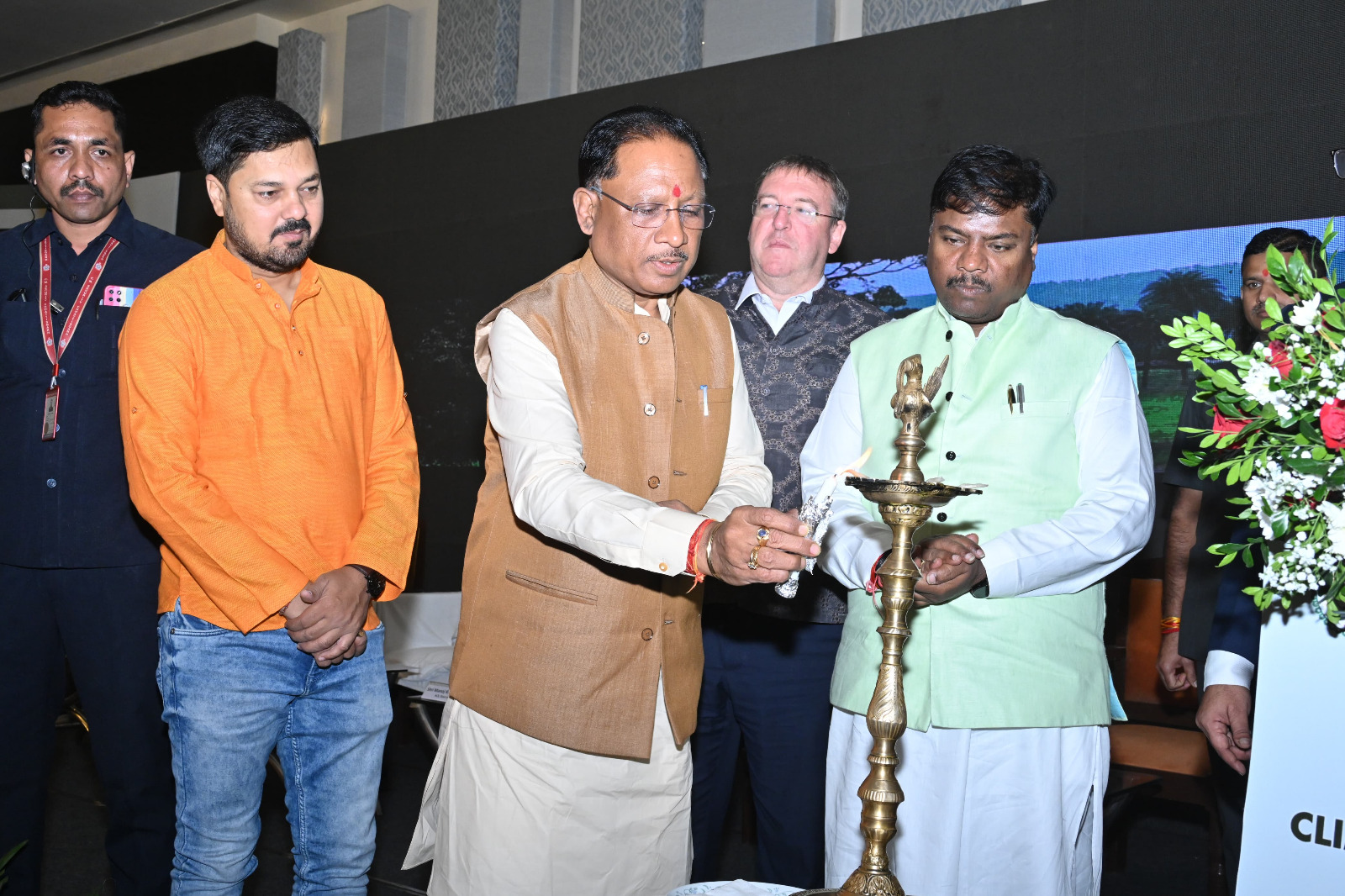 मुख्यमंत्री विष्णुदेव साय ने दो दिवसीय &lsquo;&lsquo;छत्तीसगढ़ क्लाइमेट चेंज कॉन्क्लेव 2024&lsquo;&lsquo; का किया शुभारंभ