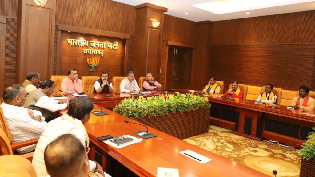 बीजेपी की मैराथन बैठक में सभी 11 लोकसभा सीट जीतने बना मास्टर प्लान