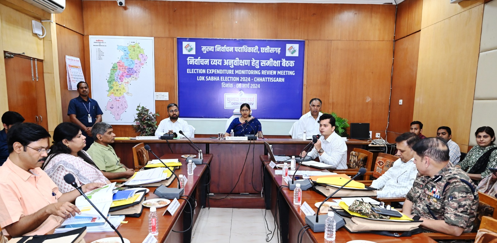 मुख्य निर्वाचन पदाधिकारी ने निर्वाचन व्यय अनुवीक्षण के लिए इनफोर्समेंट एजेंसीज की ली बैठक