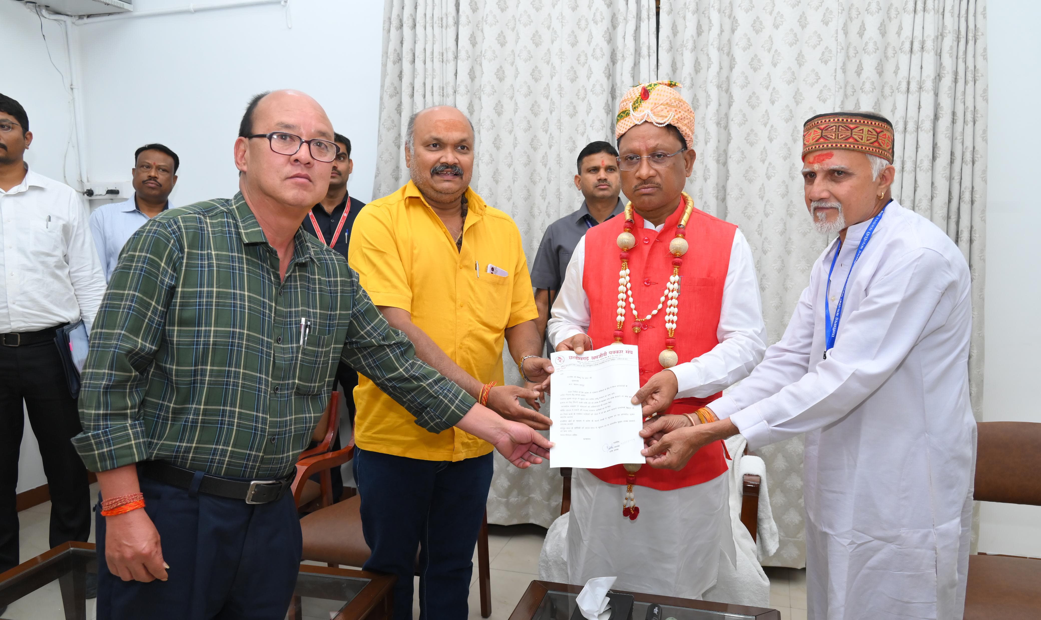 छत्तीसगढ़ श्रमजीवी पत्रकार संघ के प्रतिनिधि मंडल ने मुख्यमंत्री विष्णुदेव साय से मुलाकात की