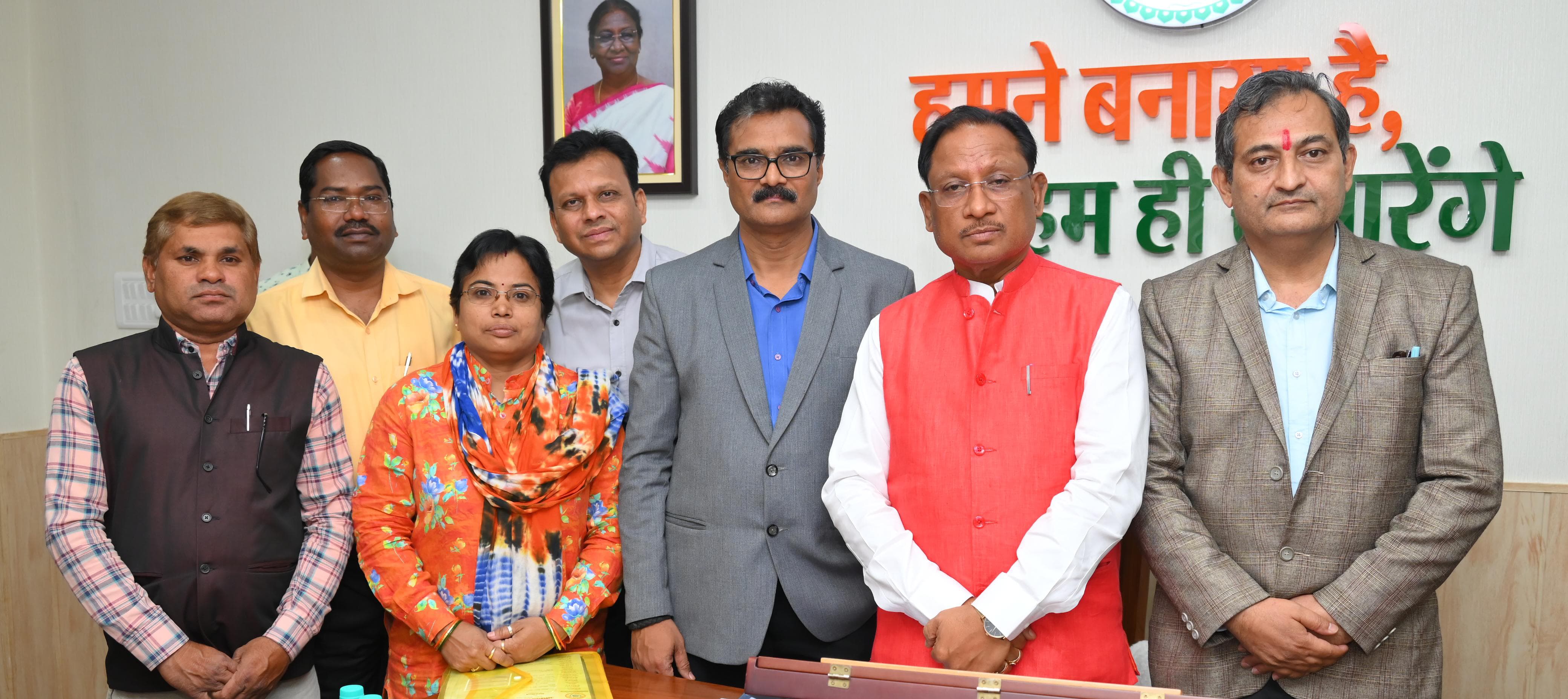 मुख्यमंत्री विष्णुदेव साय से अधिवक्ता संघ के नवनिर्वाचित पदाधिकारीओ ने की सौजन्य मुलाकात