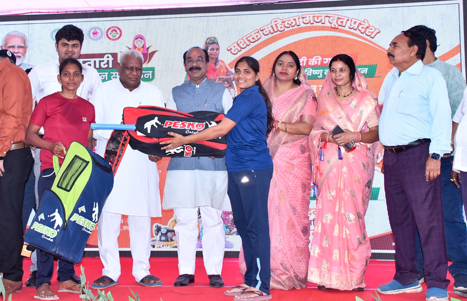 मुंगेली में महतारी वंदन सम्मेलन में शामिल हुए उप मुख्यमंत्री अरुण साव