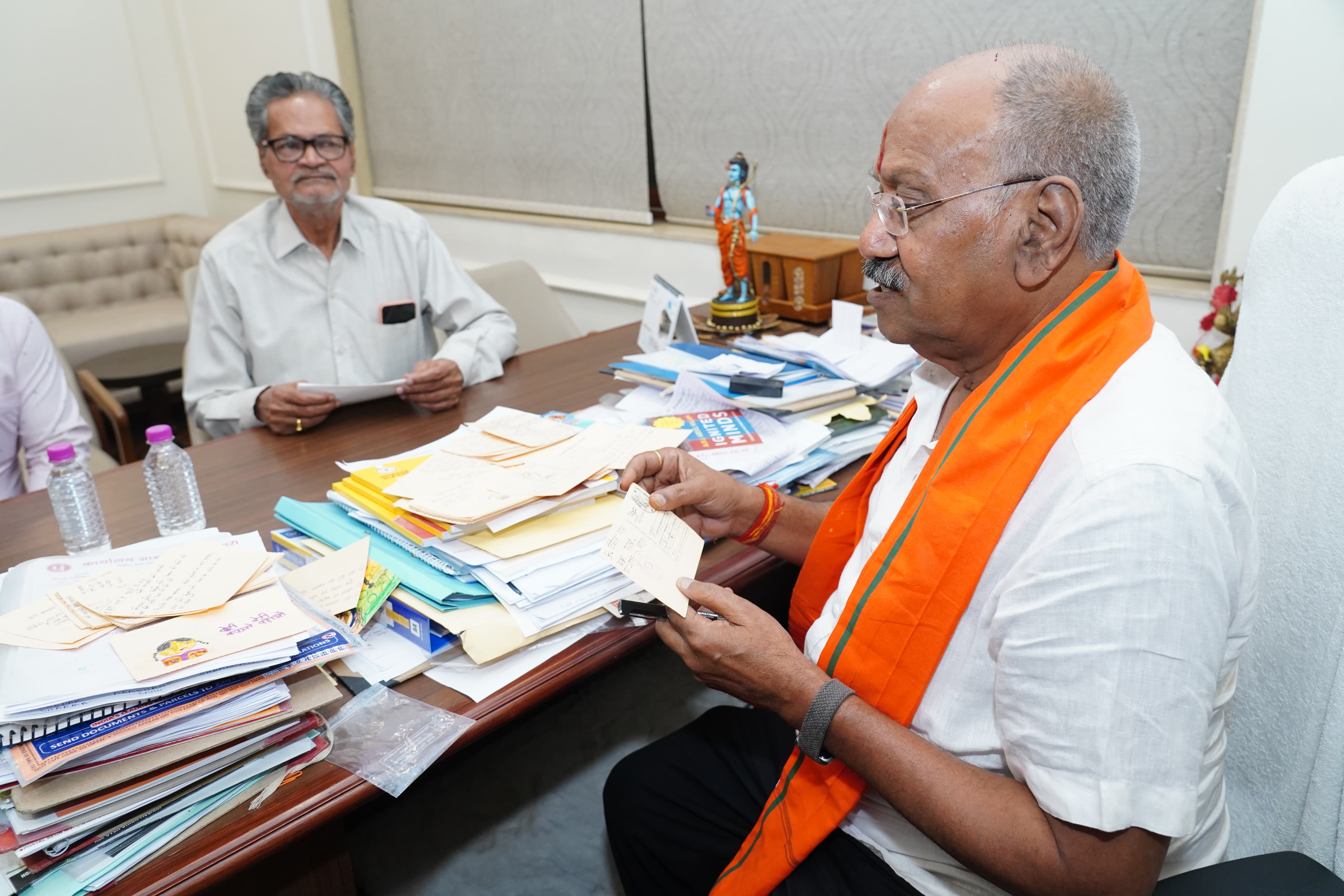 बेटी बचाओ, बेटी पढ़ाओ अभियान के अंतर्गत प्राइमरी स्कूल की बालिकाओं ने भेजे स्कूल शिक्षा मंत्री बृजमोहन अग्रवाल को पत्र