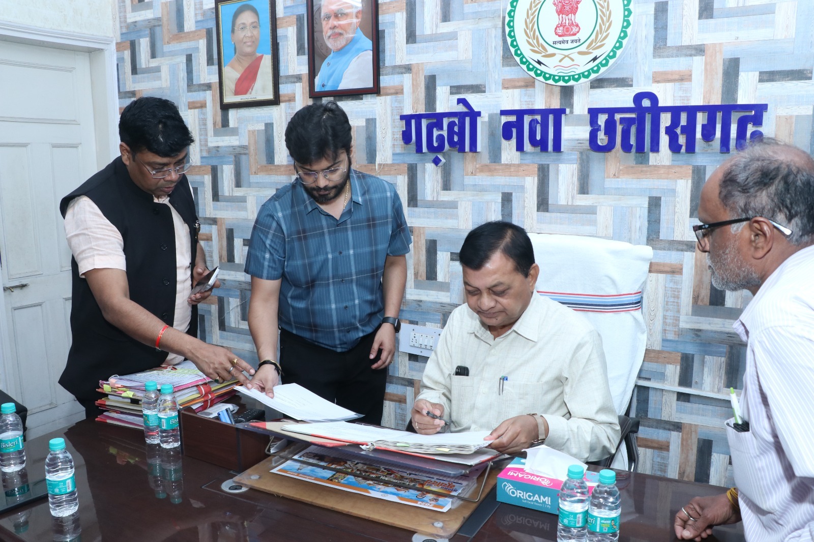 श्रम मंत्री श्री देवांगन ने श्रम कल्याण मण्डल के अध्यक्ष का कार्यभार ग्रहण किया