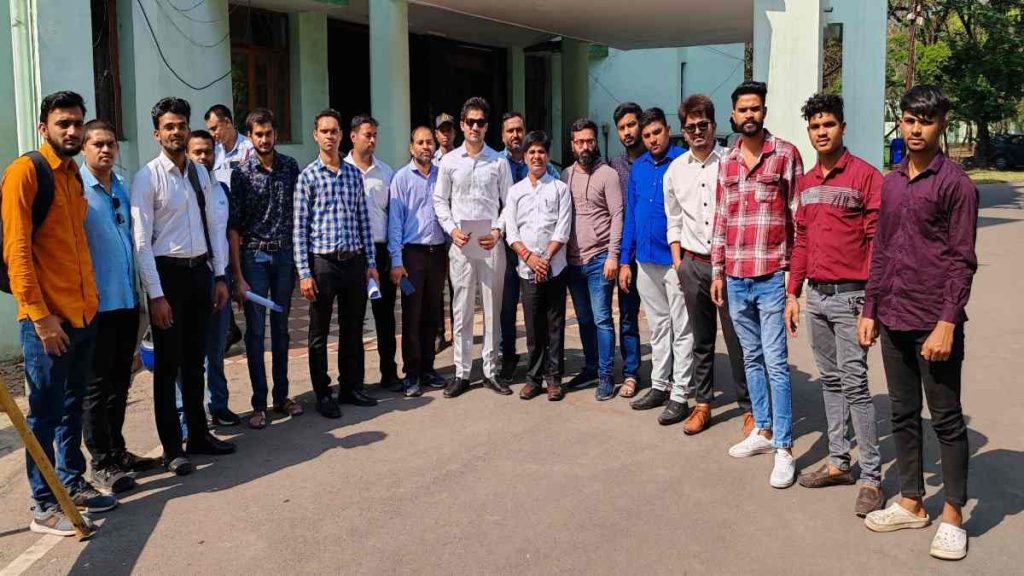 रिजल्ट से रविशंकर यूनिवर्सिटी के छात्र असंतुष्ट, रजिस्ट्रार से की शिकायत, कहा &ndash; उत्तरपुस्तिकाओं की निम्न स्तर की हुई चेकिंग, मेधावी छात्र भी हो गए हैं फेल