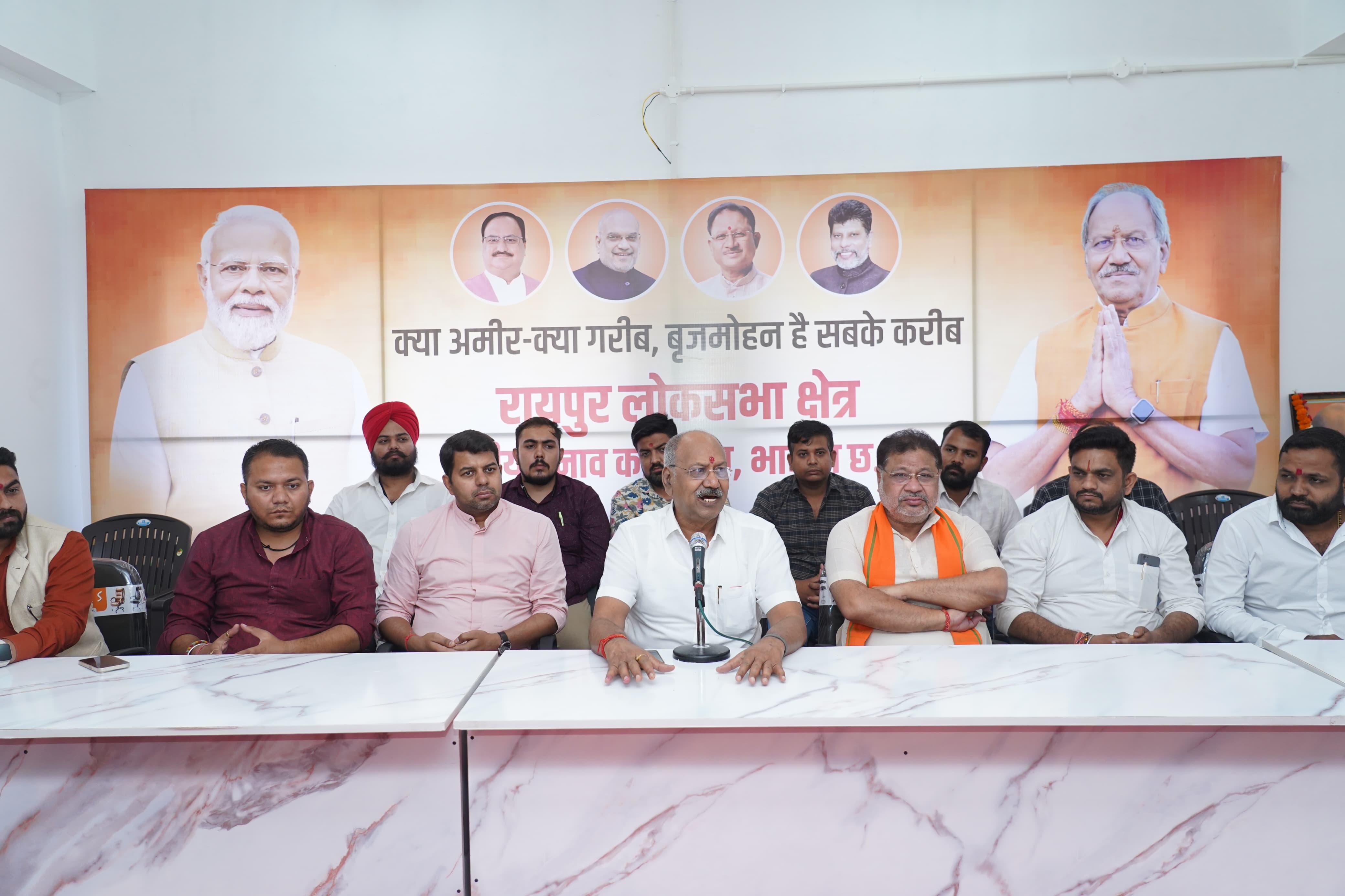 बृजमोहन अग्रवाल ने भारतीय जनता युवा मोर्चा की बैठक में कार्यकर्ताओं में भरा जोश