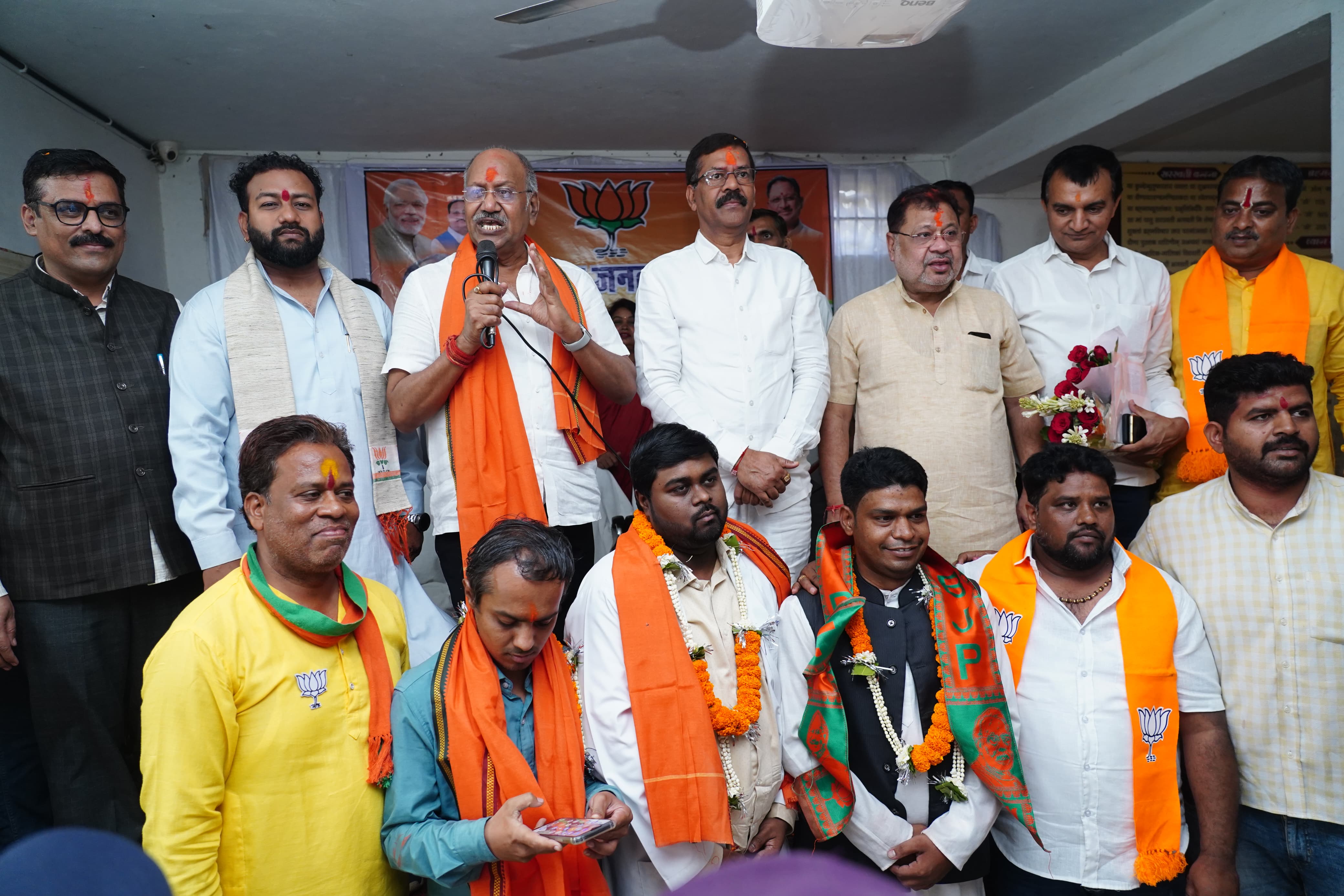 रायपुर ग्रामीण मंडल की बैठक में बृजमोहन अग्रवाल ने दिया जीत का मंत्र