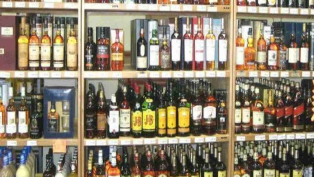 छत्तीसगढ़ में मदिरा प्रेमियों को झटका : एक अप्रैल से महंगी होगी शराब, जानिए कितने रुपए की होगी बढ़ोतरी&hellip;