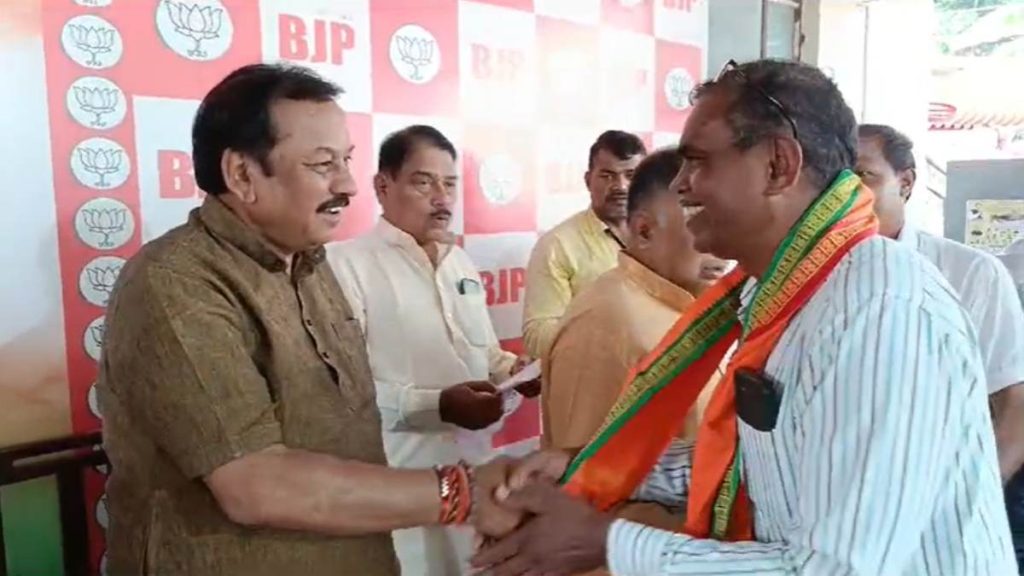 100 वकीलों ने थामा भाजपा का दामन, प्रत्याशी विजय बघेल ने गमछा पहनाकर किया स्वागत, कहा- बीजेपी में होने के लिए समाज का हर वर्ग उत्साहित