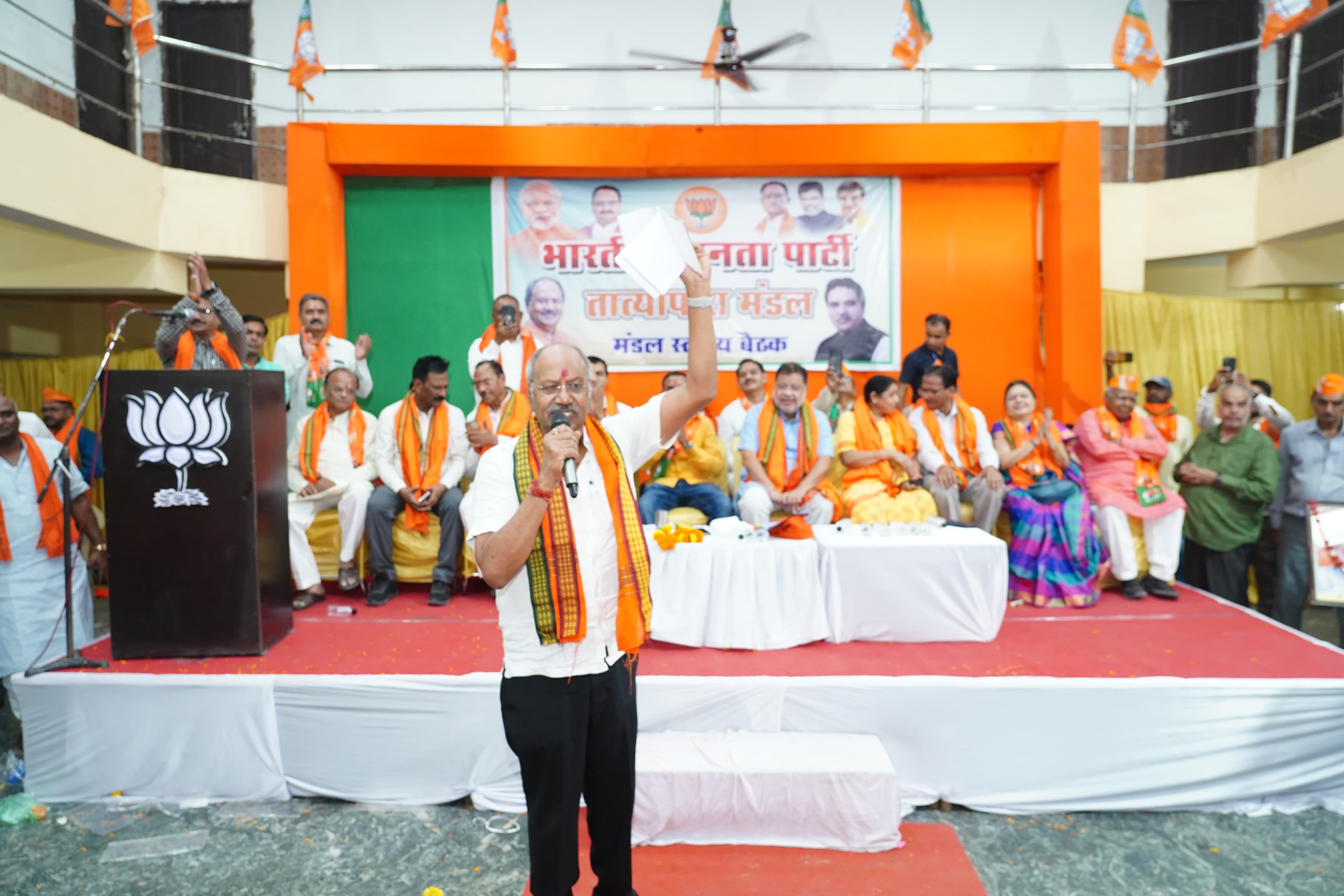 भाजपा कार्यकर्ताओं से बोले बृजमोहन अग्रवाल "किसी भी कार्य में सफलता हासिल करने के लिए आत्मविश्वास बहुत जरूरी है"