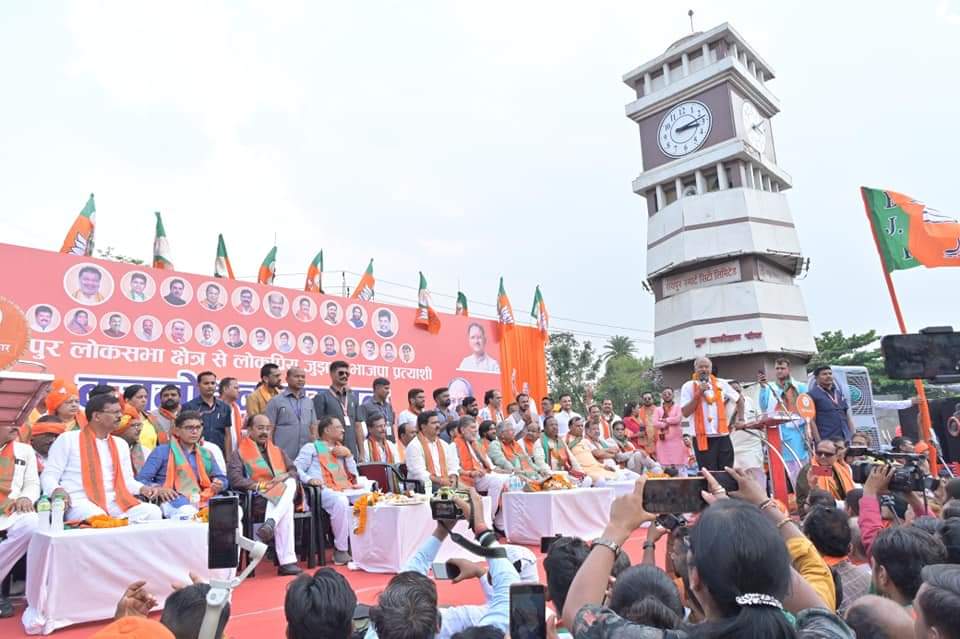 नामांकन रैली सभा में कांग्रेस, जोगी कांग्रेस समेत कई संगठनों के सैकड़ों लोग भाजपा में शामिल