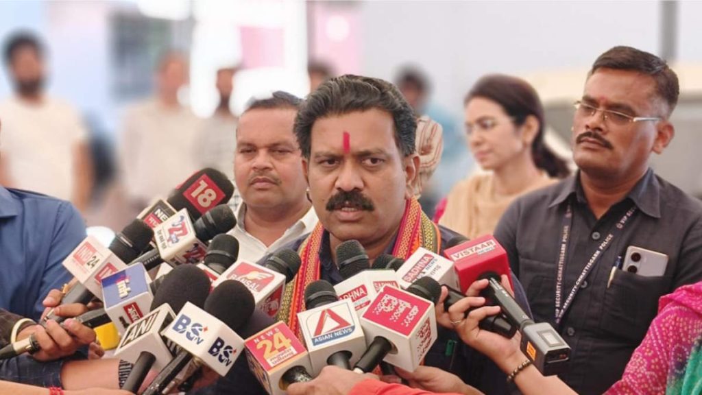 भाजपा कार्यकर्ता की हत्या के पीछे नक्सलियों की मंशा पर उप मुख्यमंत्री विजय शर्मा ने उठाया सवाल, कहा- आखिर भाजपा कार्यकर्ता ही क्यों निशाने पर हैं?