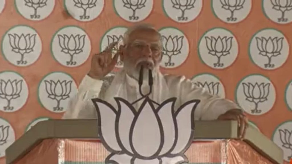 पीएम मोदी ने जेठा में भी कांग्रेस पर हमला रखा जारी, कहा- धर्म के नाम पर देश को बांटने वाली कांग्रेस आजादी के बाद भी पहले दिन से तुष्टीकरण में लगी&hellip;