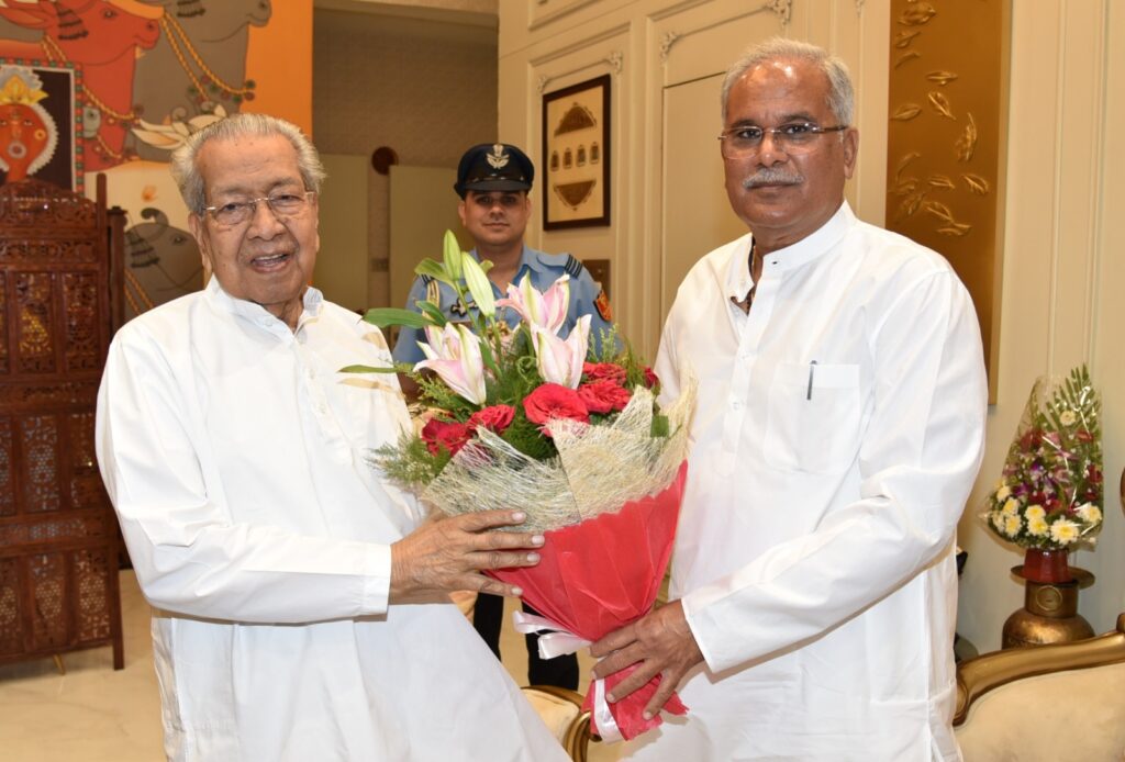 भूपेश बघेल अचानक पहुंचे राजभवन, राज्यपाल विश्वभूषण हरिचंदन से की मुलाकात