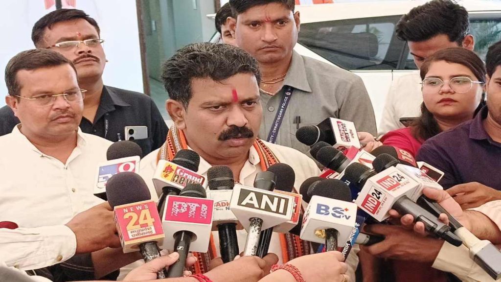 सुकमा मुठभेड़ पर डिप्टी CM विजय शर्मा बाेले- नक्सलियों को समझना होगा कि बंदूक से अस्पताल-स्कूल नहीं बनते, कांग्रेस के स्टार प्रचारकों के प्रदेश दौरे पर भी साधा निशाना